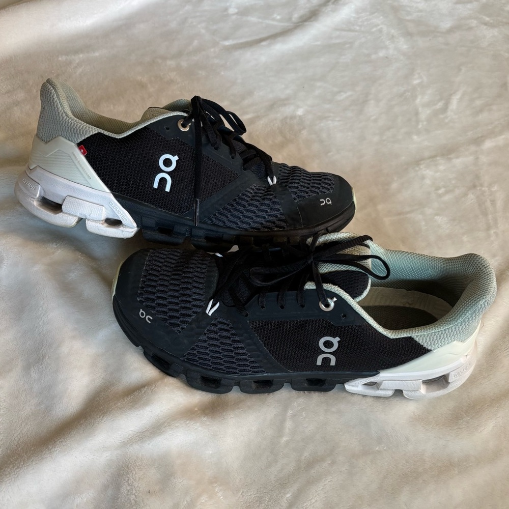 On Cloud / On Running Tennis Shoes